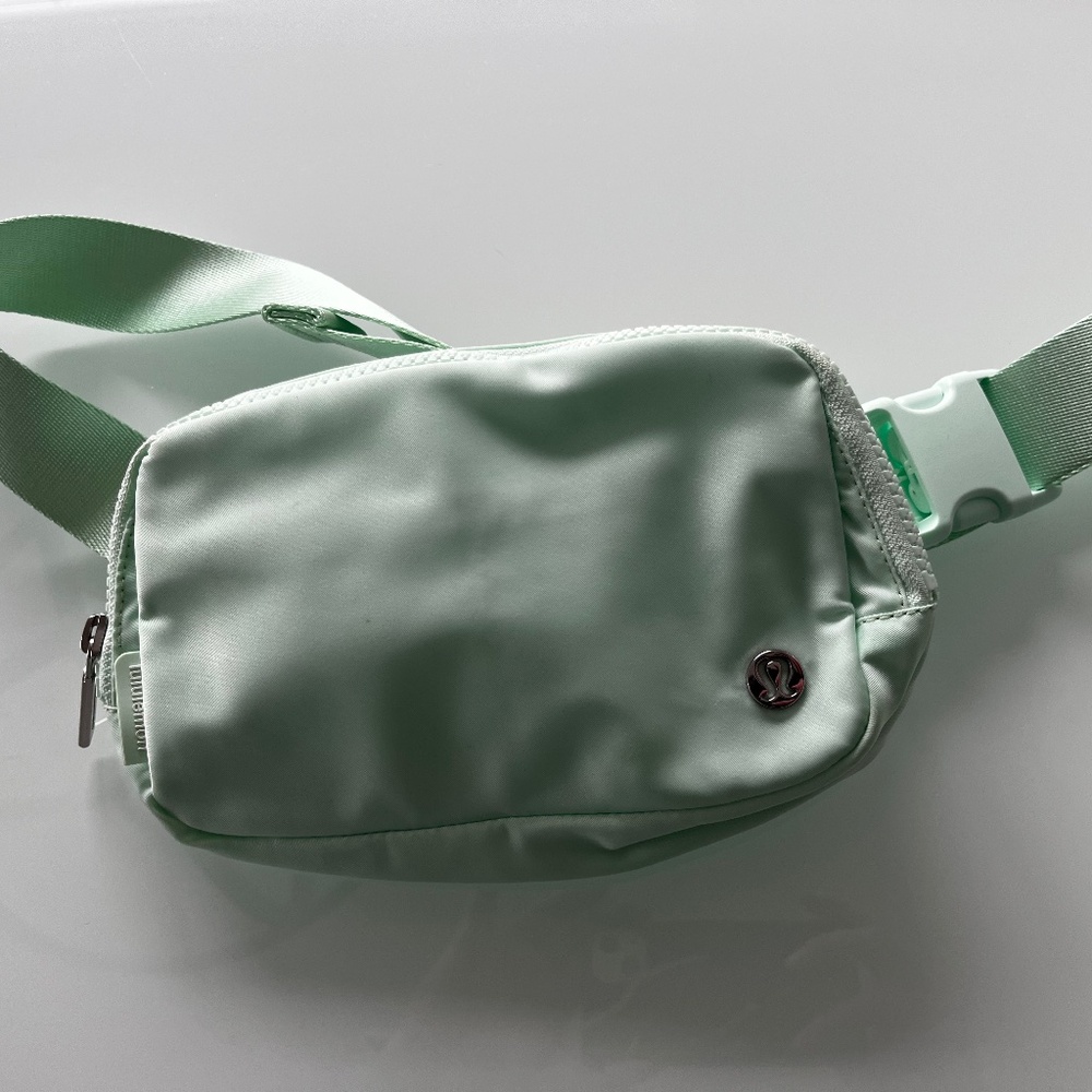 NWOT Lululemon Belt Bag